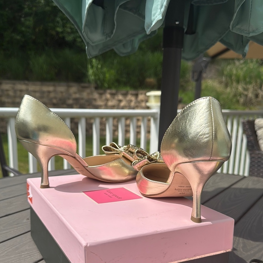 NEW Kate Spade Leather Gold Bow Stud Heels - Picture 5 of 10